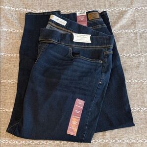 Signature by Levi Strauss Women's Dark Blue Straight Leg Jeans NWT 22S